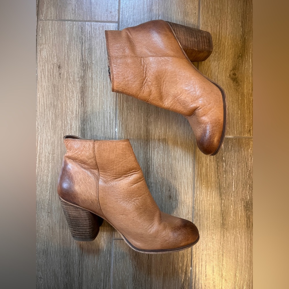 BP Trolley leather ankle boots in a brown/saddle